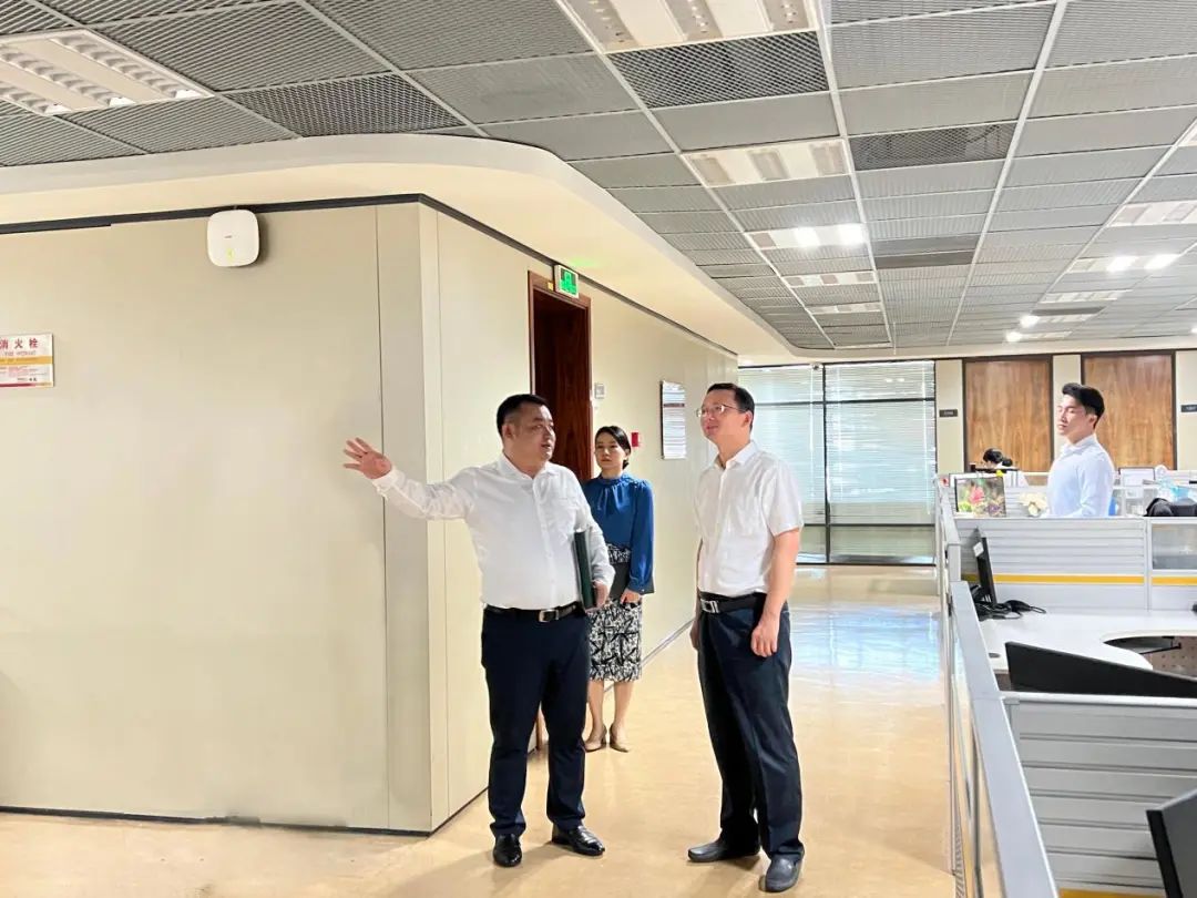 周军平以“四不两直”方式督导检查旗下海南物管主题教育开展情况